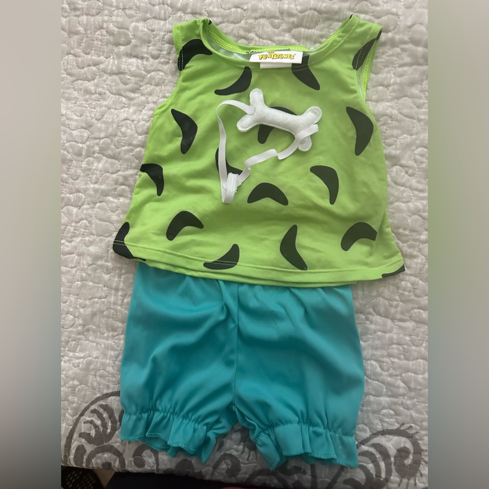 Pebbles Baby Costume 0-3 but fits 3-6 months